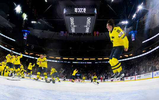 Ivar Stenberg of Sweden celebrates with teammates