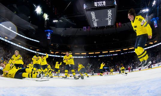 Ivar Stenberg of Sweden celebrates with teammates