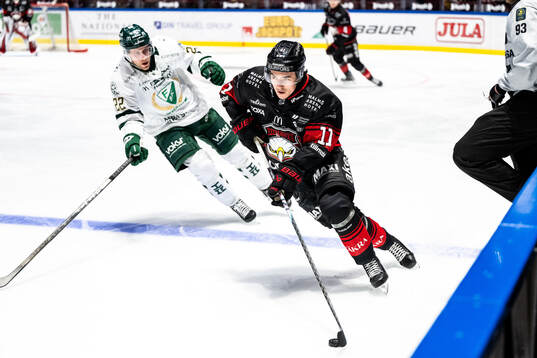 Färjestads Per Åslund och Malmö Redhawks Elia Pedrotti