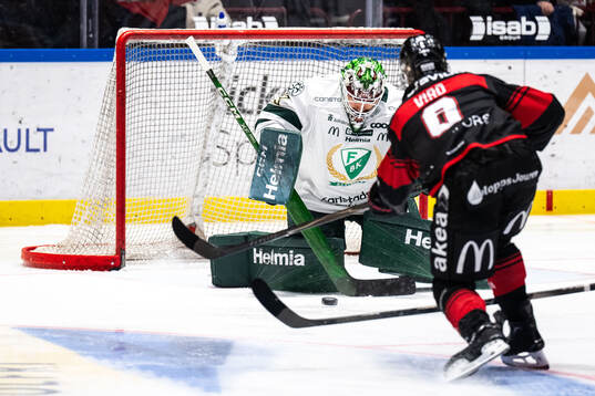 Malmö Redhawks Eemil Viro och Färjestads målvakt Emil