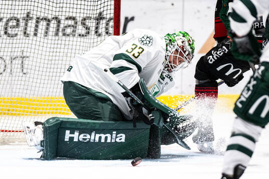 Färjestads målvakt Emil Larmi