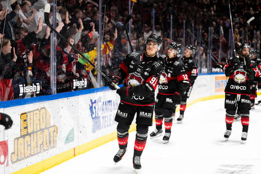 Malmö Redhawks Axel Sundberg jublar