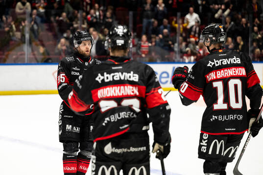Malmö Redhawks Carl Persson jublar