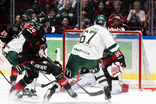 Trångt i sista minuten framför Malmö Redhawks målvakt