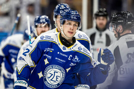 Leksands Lukas Vejdemo jublar