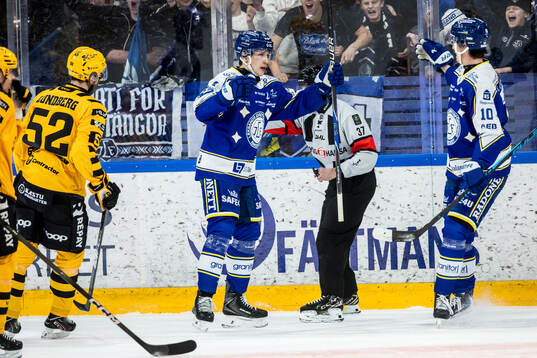 Leksands Lukas Vejdemo jublar
