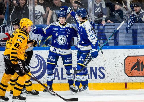 Leksands Lukas Vejdemo jublar