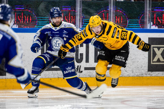 Leksands Oskar Lang och Skellefteås Mikkel Aagaard
