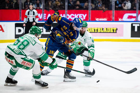 Djurgårdens Håvard Salsten mot Rögles Filip Johansson