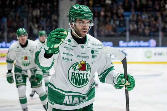 Rögles Josh Dickinson jublar