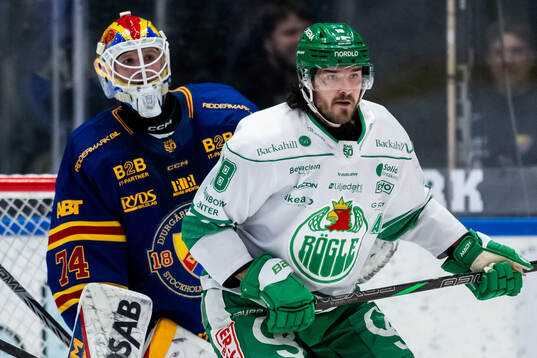 Djurgårdens målvakt Daniel Marmenlind och Rögles Dennis