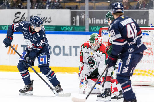 Linköpings Oliver Johansson och Frölundas målvakt Tobias