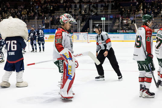 Frölundas målvakt Tobias Normann deppar