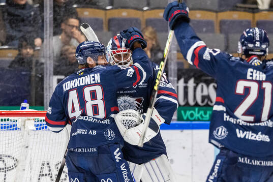 Linköpings målvakt Waltteri Ignatjew jublar