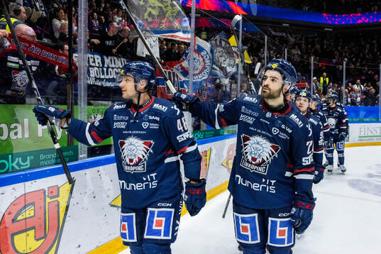 Linköpings Mikko Kokkonen och Max Martin jublar