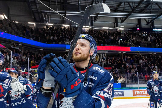 Linköpings Robin Kovacs jublar