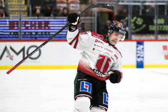 Örebros David Quenneville jublar