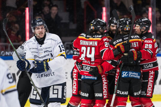 HV71s Niklas Hansson deppar och Luleås Frederic Allard