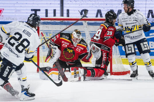 Luleås målvakt Joel Lassinantti och Pontus Själin och