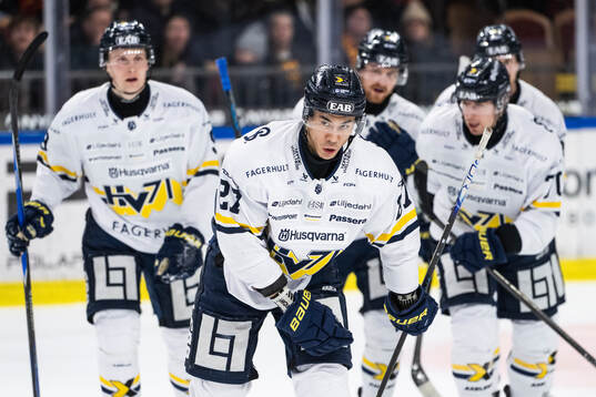 HV71s Jonathan Ang jublar