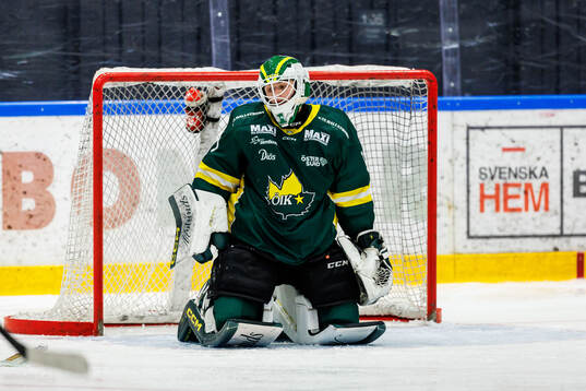 Östersunds målvakt Carl Lidö deppar