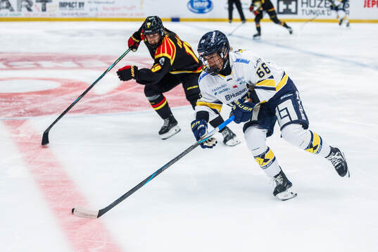 HV71s Maja Beverin och Brynäs Julia Östlund