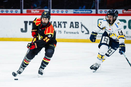 Brynäs Sara Cajanova och HV71s Evelina Arvidsson