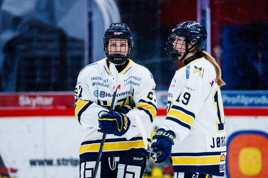 HV71s Teghan Inglis och Thea Jørgensen deppar