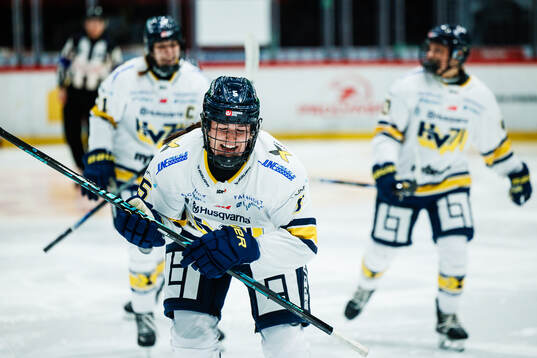 HV71s Julia Shaunessy  jublar