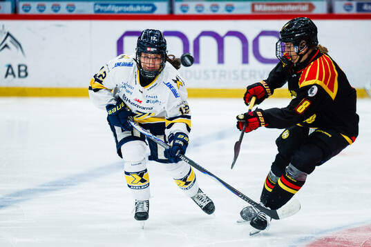 HV71s Eimear Leacy och Brynäs Jenniina Nylund