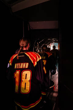 Brynäs Jenniina Nylund med lagkamrater