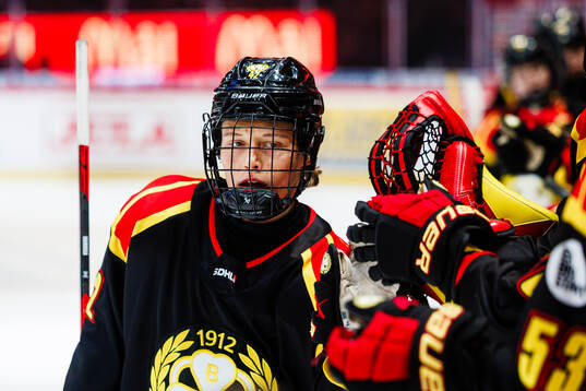 Brynäs Viivi Vainikka jublar