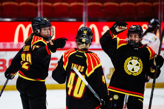 Brynäs Hanna Thuvik jublar
