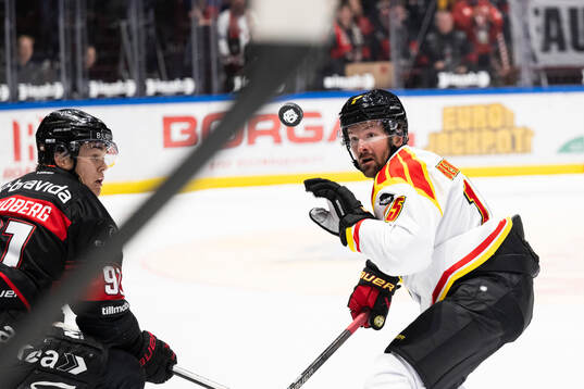 Malmö Redhawks Axel Sundberg och Brynäs Simon Bertilsson
