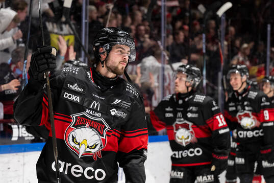 Malmö Redhawks Seth Barton jublar