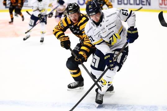 Skellefteås Mikkel Aagaard och HV71s Axel Rindell