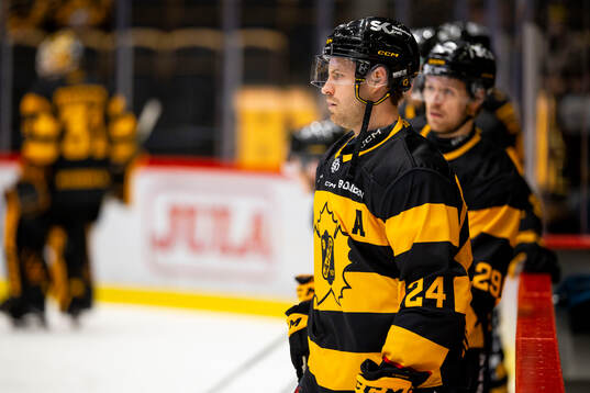Skellefteås Oscar Lindberg innan ishockeymatchen i SHL