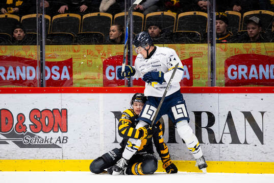 Skellefteås Valter Lindberg och HV71s Hugo Fransson