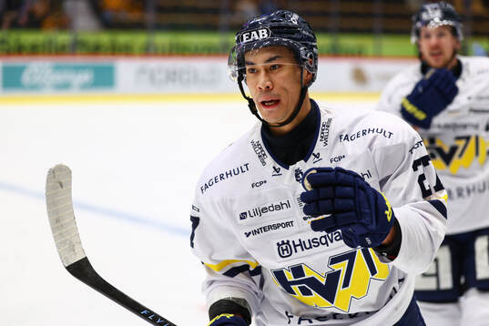 HV71s Jonathan Ang jublar