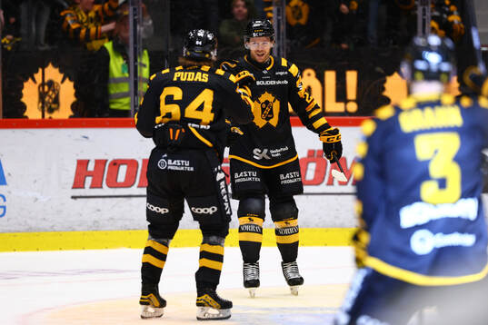 Skellefteås Mikkel Aagaard jublar