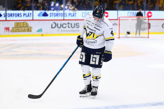 HV71s Riley Woods deppar