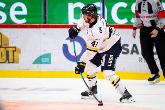 HV71s Riley Woods