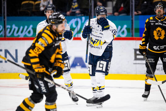 HV71s Linus Lindström deppar