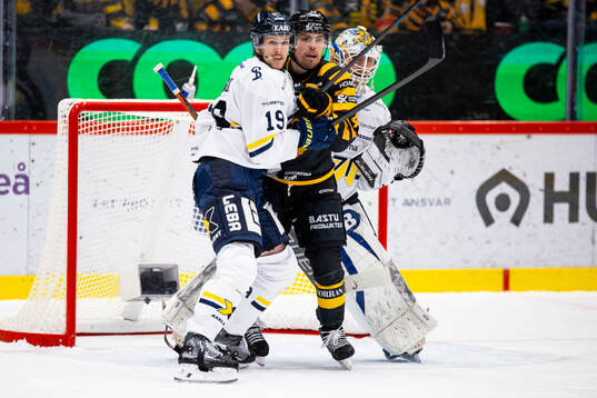 HV71s Niklas Hansson och Skellefteås Andreas Johnson
