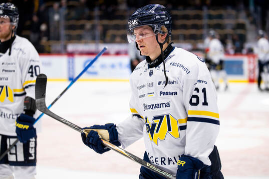 HV71s Axel Rindell deppar