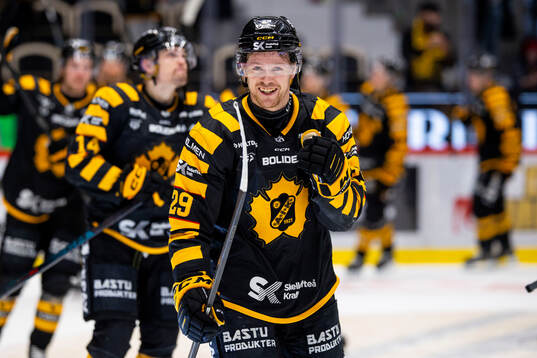 Skellefteås Mikkel Aagaard jublar