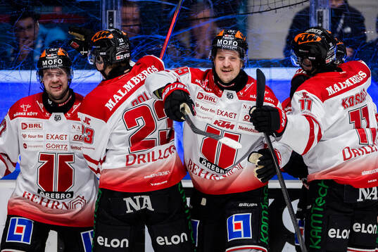 Örebros Patrik Karlkvist jublar med lagkamrater