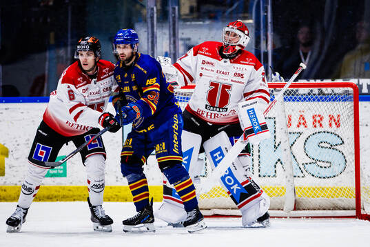 Örebros målvakt Jonas Arntzen och Filip Berglund