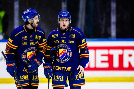 Djurgårdens Oula Palve och Joseph Snively deppar