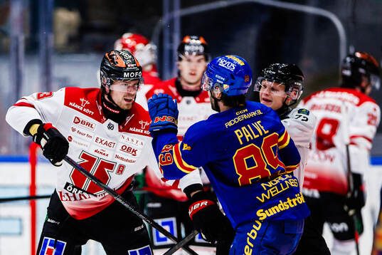 Örebros Christopher Mastomäki och Djurgårdens Oula Palve